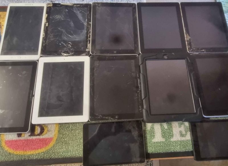 Ipad And Samsung Tablets Bulk Lot Broken Units For Parts Or Repair